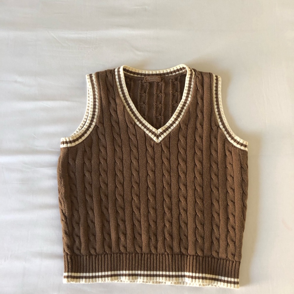 Brandy Melville Brown Cable Knit V-Neck Sweater Vest with Cream Trim